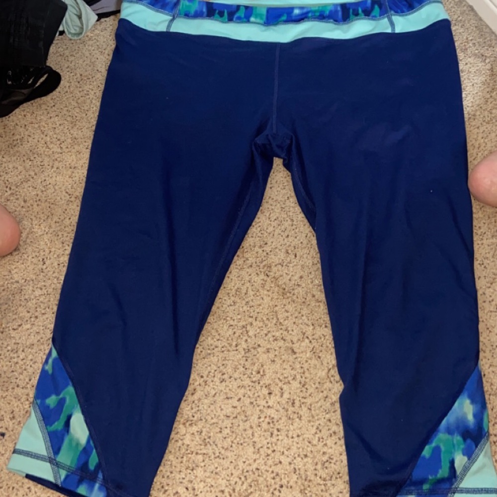 mta sport blue patterned cropped yoga pants